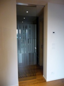 Porta vetro essential syntesis eclisse scrigno vetra srl vetrate artistiche porte di vetro pordenone udine treviso venezia alessandra rosso (5)      